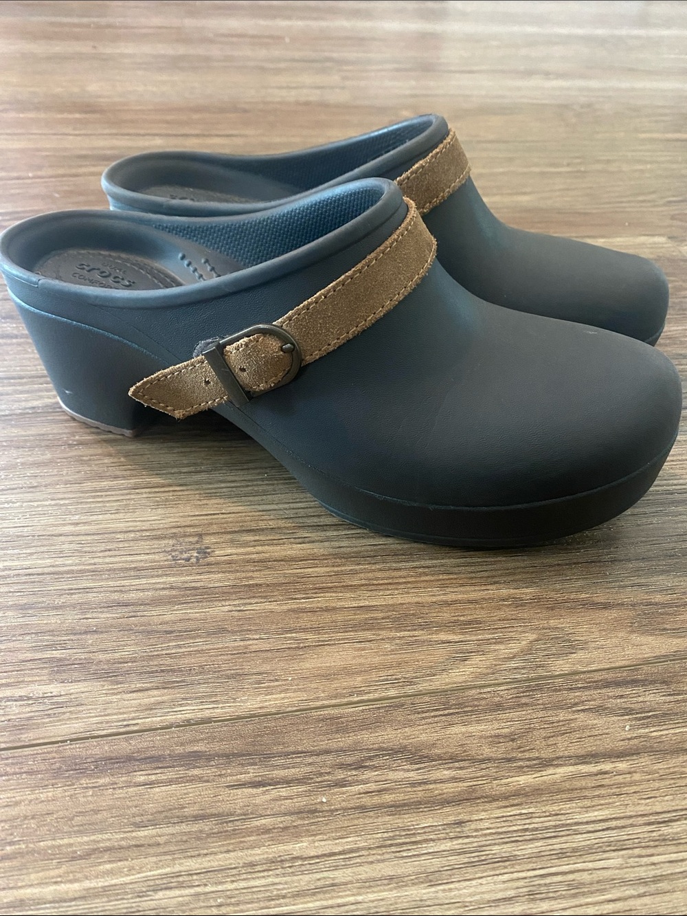 CROCS Sarah Clog Mule Dual Comfort brown Tan Strap  size 8